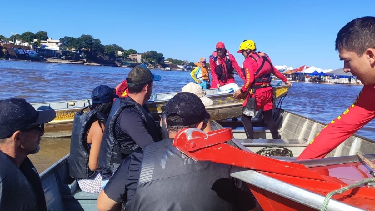 embarcacoes-colidem-no-rio-araguaia,-em-aruana