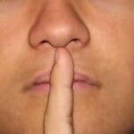 ‘nao-e-crime’:-tjgo-tranca-inquerito-contra-advogados-que-orientaram-direito-ao-silencio