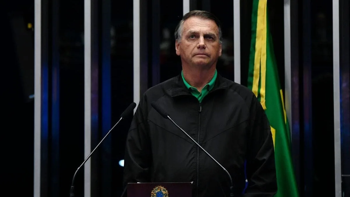 bolsonaro-se-emociona-no-senado:-‘peco-as-oracoes-de-voces’