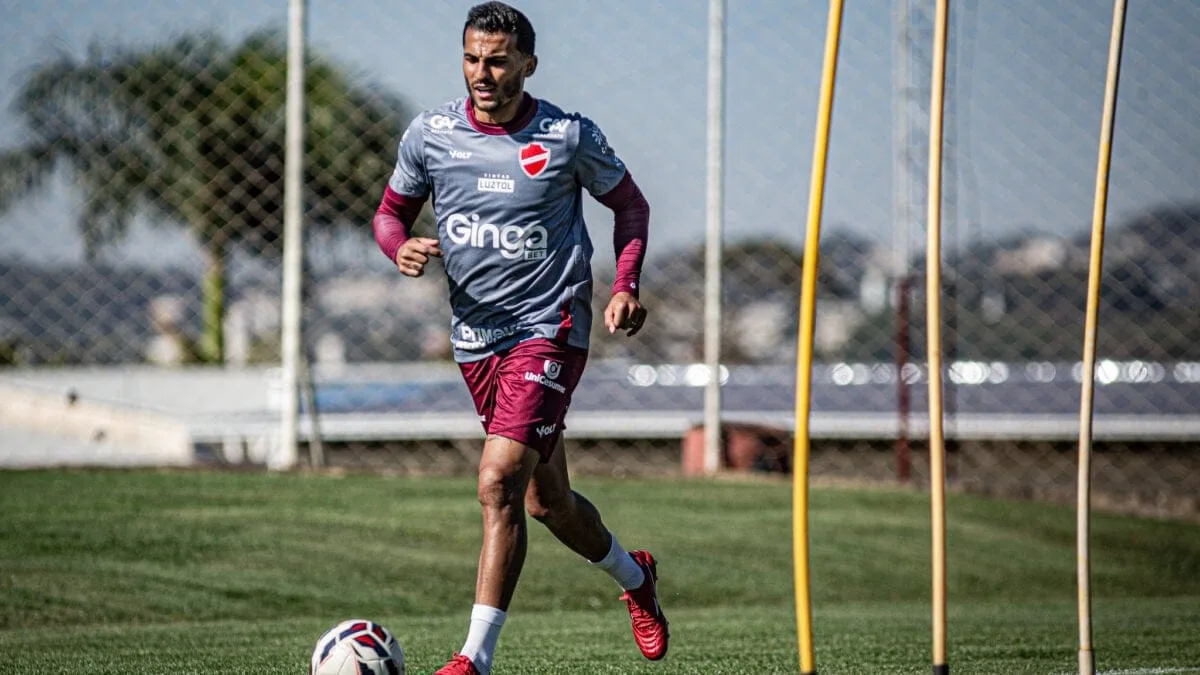 luizinho-lopes-ameniza-situacao-de-guilherme-parede,-mas-atacante-devera-ficar-de-fora-do-jogo-contra-o-avai