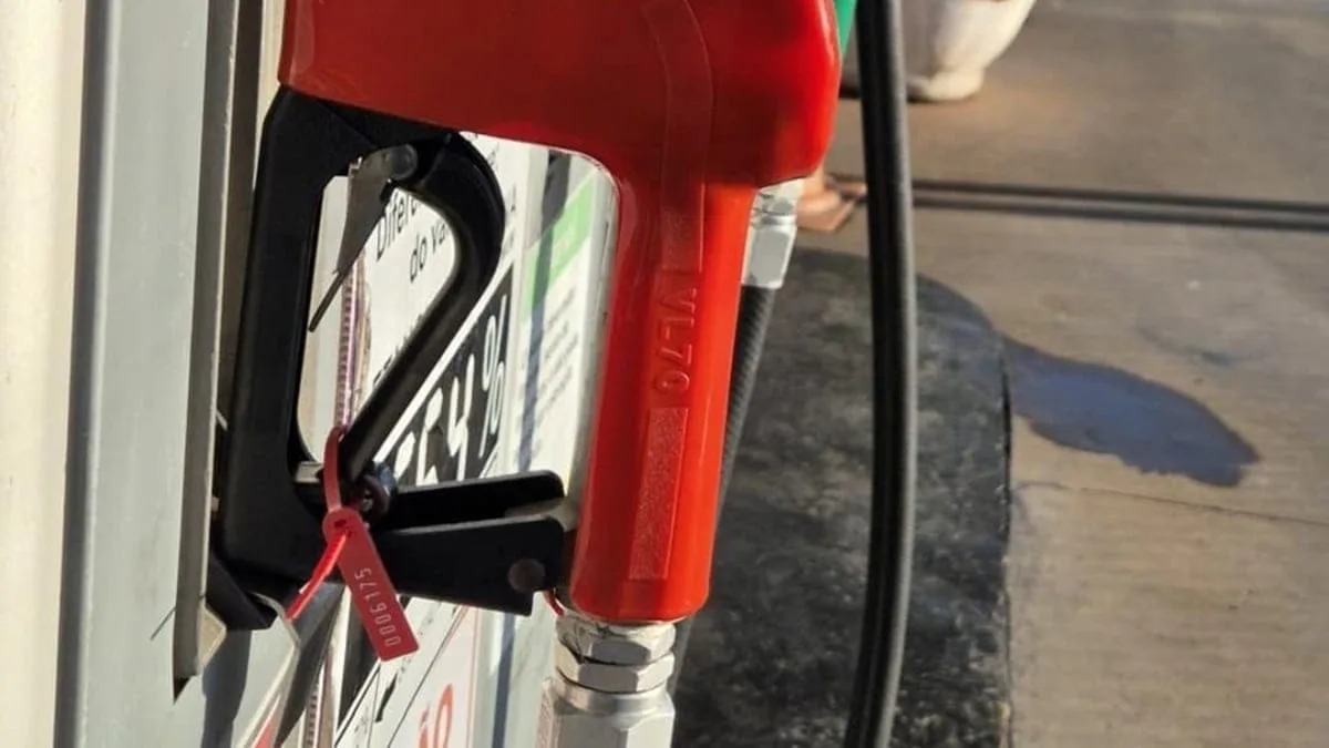 fiscais-fecham-dois-postos-de-combustiveis-em-caldas-novas