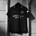 manchester-city-lanca-nova-camisa-inspirada-no-uniforme-mais-antigo-da-equipe