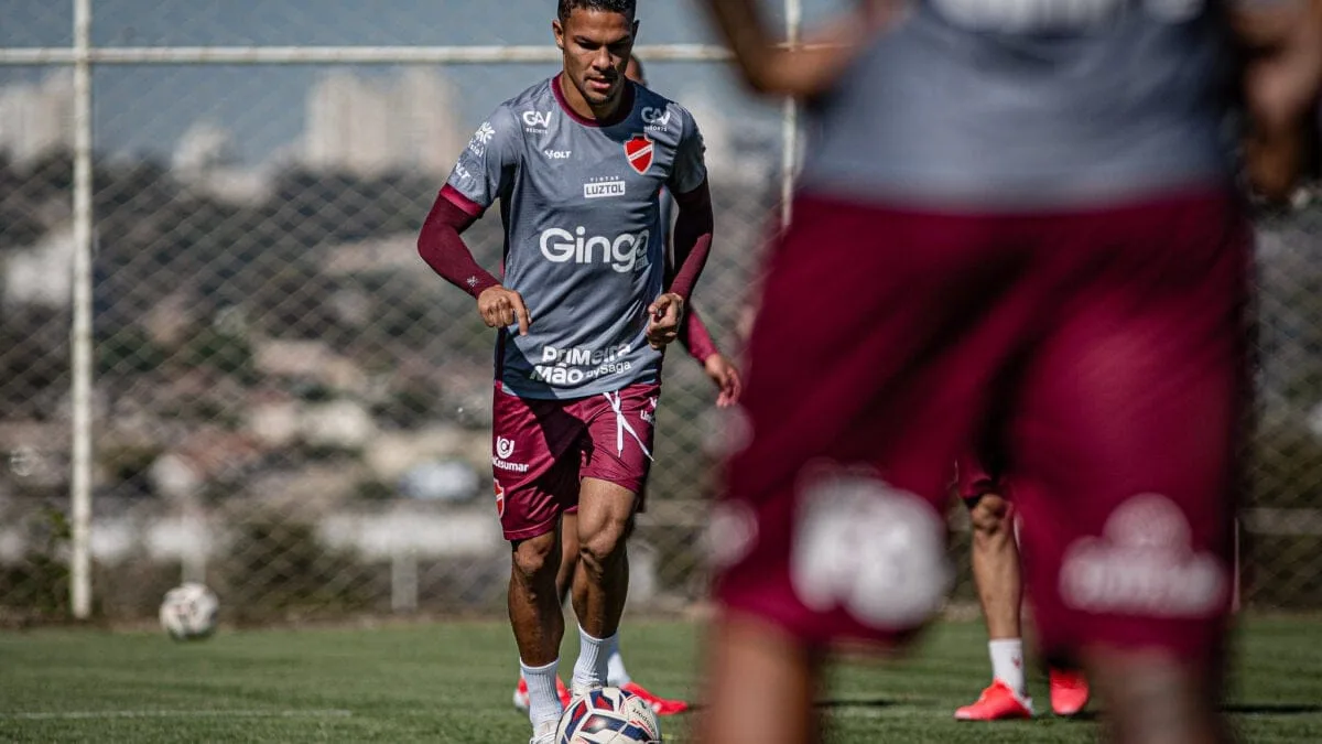 igor-inocencio-esta-de-saida-do-vila-nova-rumo-ao-futebol-da-indonesia