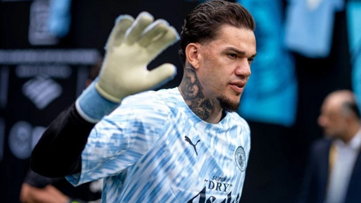 galatasaray-faz-oferta-de-r$-19-milhoes-por-ederson,-do-manchester-city,-diz-jornal