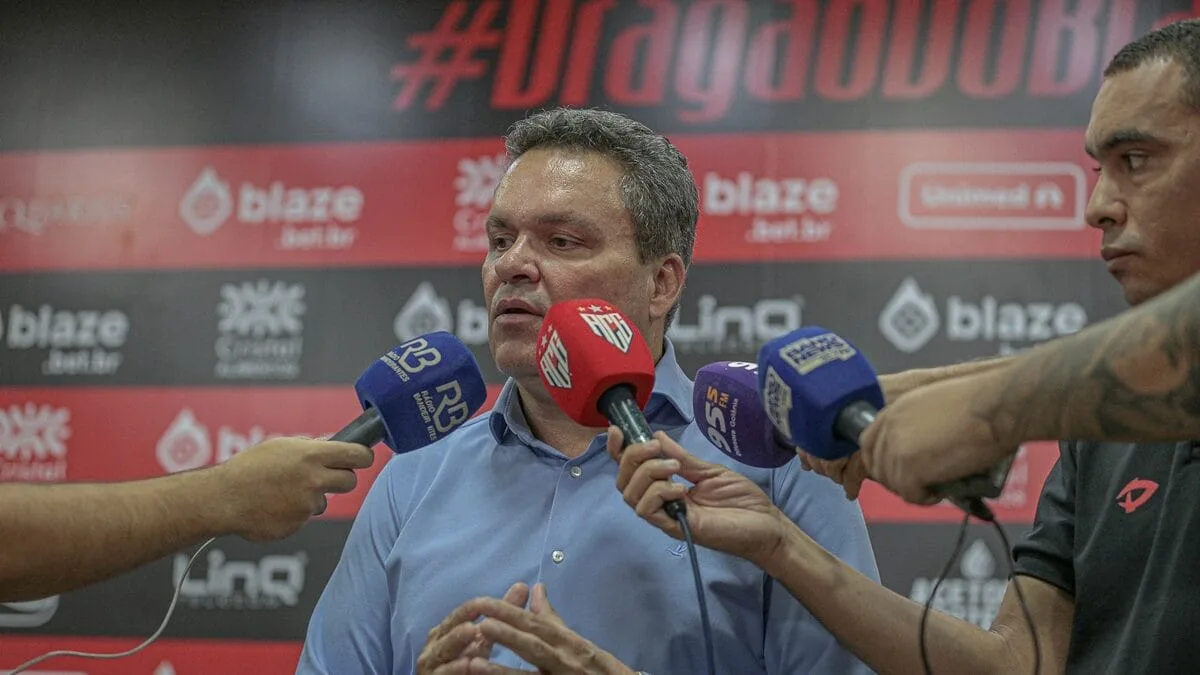 “nao-e-so-o-treinador-que-e-o-culpado.-o-time-nao-tem-alma,-nao-tem-espirito”,-diz-adson-batista