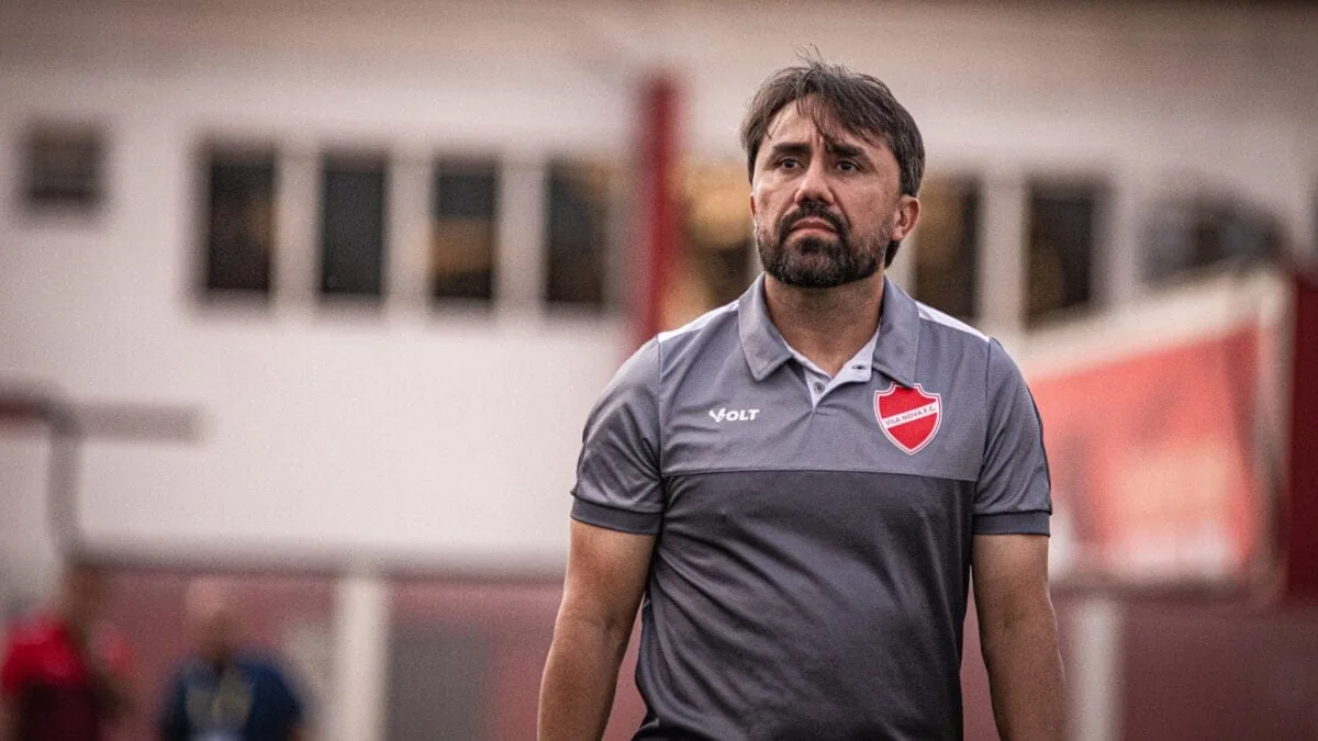 vila-empata-fora-e-luizinho-admite:-“podiamos-ter-jogado-melhor”