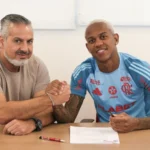 flamengo-reajusta-salario-de-wallace-yan,-revelacao-do-time-na-temporada