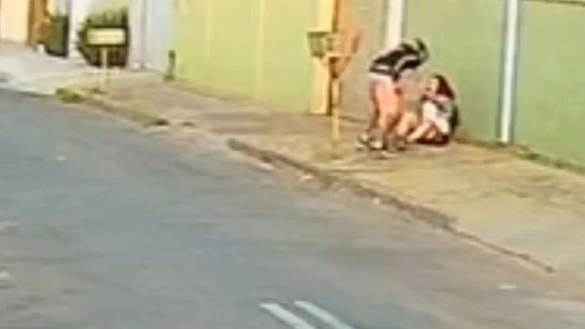 Bandido apanha depois de assaltar mulher em Anápolis; veja vídeo 3 bandido-apanha-depois-de-assaltar-mulher-em-anapolis;-veja-video