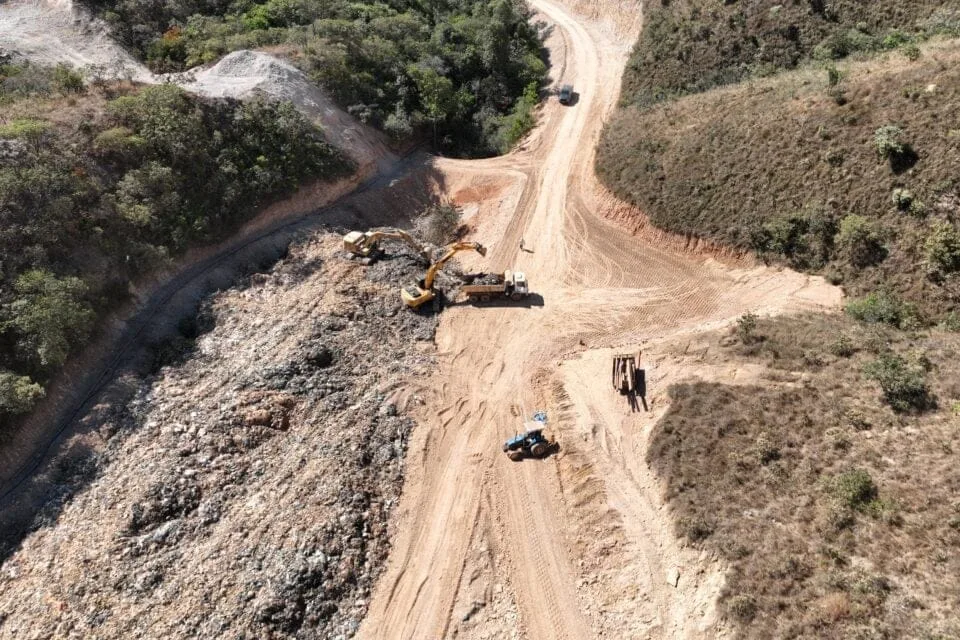 lixao-de-padre-bernardo:-comeca-retirada-do-lixo-que-desmoronou