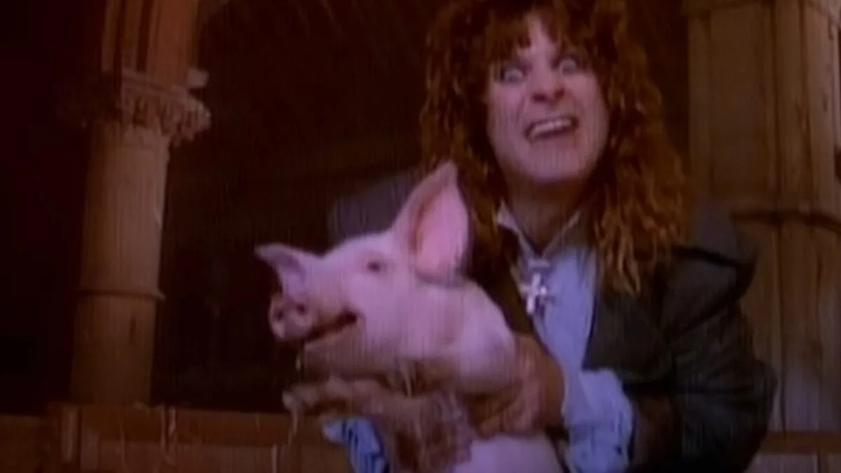 ozzy-osbourne-colocou-60-porcos-numa-igreja-apos-polemica-com-pastor;-relembre