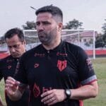 “foi-uma-derrota-dolorida”,-afirma-rafael-lacerda-em-sua-estreia-no-atletico-goianiense