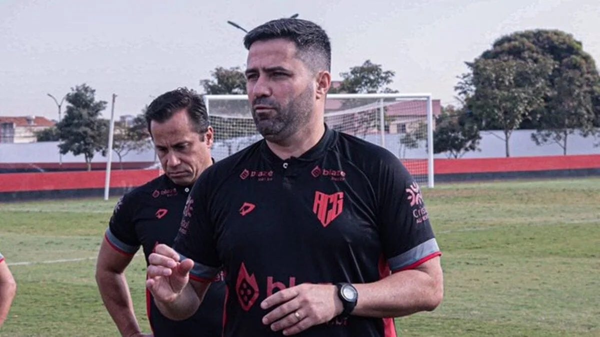 “foi-uma-derrota-dolorida”,-afirma-rafael-lacerda-em-sua-estreia-no-atletico-goianiense