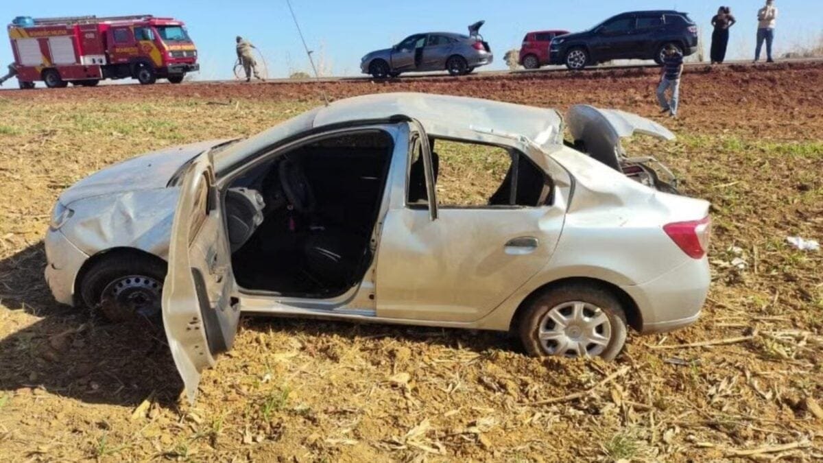 motorista-cochila,-carro-capota-e-gravida-morre-a-caminho-de-velorio-na-go-174,-em-goias