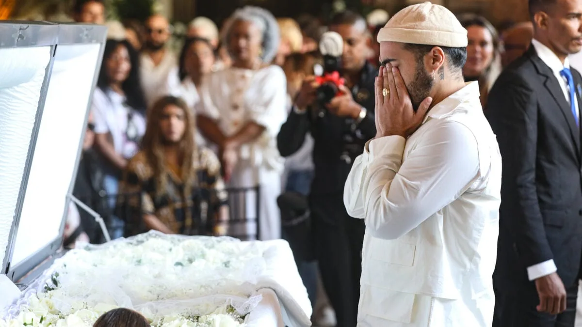 filho-de-preta-gil,-francisco-gil-se-emociona-no-velorio-da-mae;-video