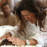 regina-case-comparece-emocionada-ao-velorio-de-preta-gil-no-rio-de-janeiro