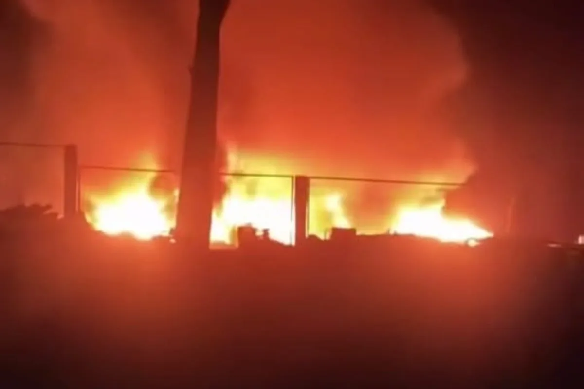 incendio-atinge-empresa-de-reciclagem-no-daia,-em-anapolis