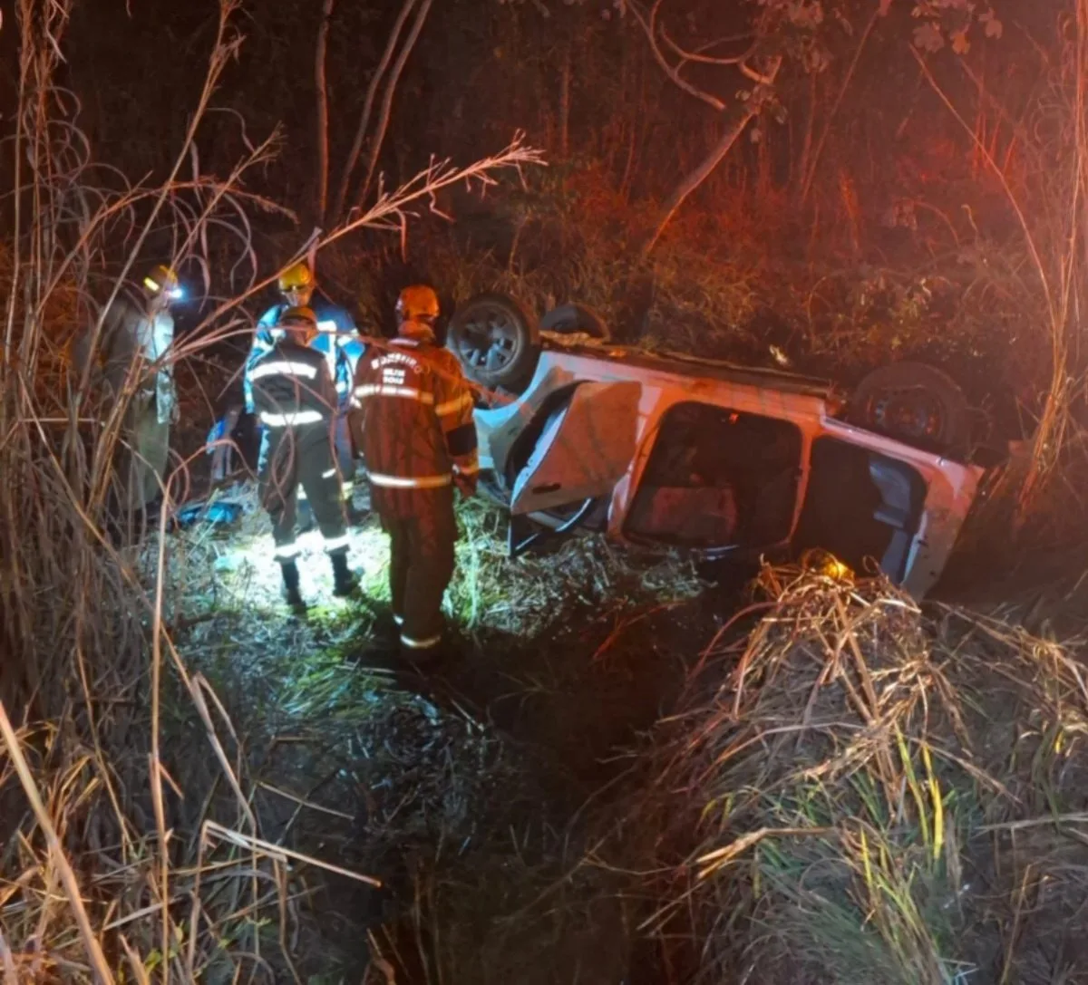 motorista-e-resgatado-inconsciente-apos-capotamento-na-go-237-em-niquelandia
