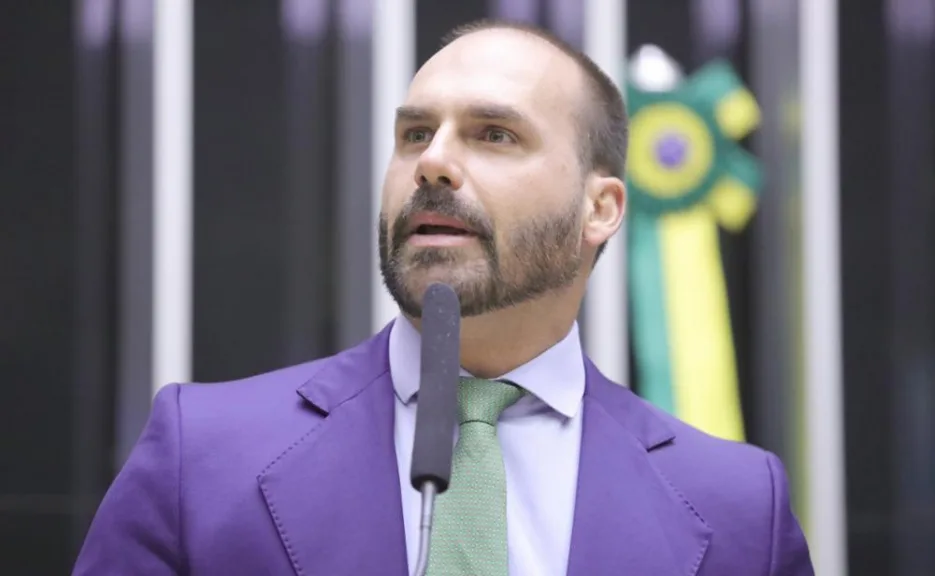 eduardo-bolsonaro-garante-que-nao-volta-ao-brasil-e-sonha-em-“colocar-moraes-na-cadeia”