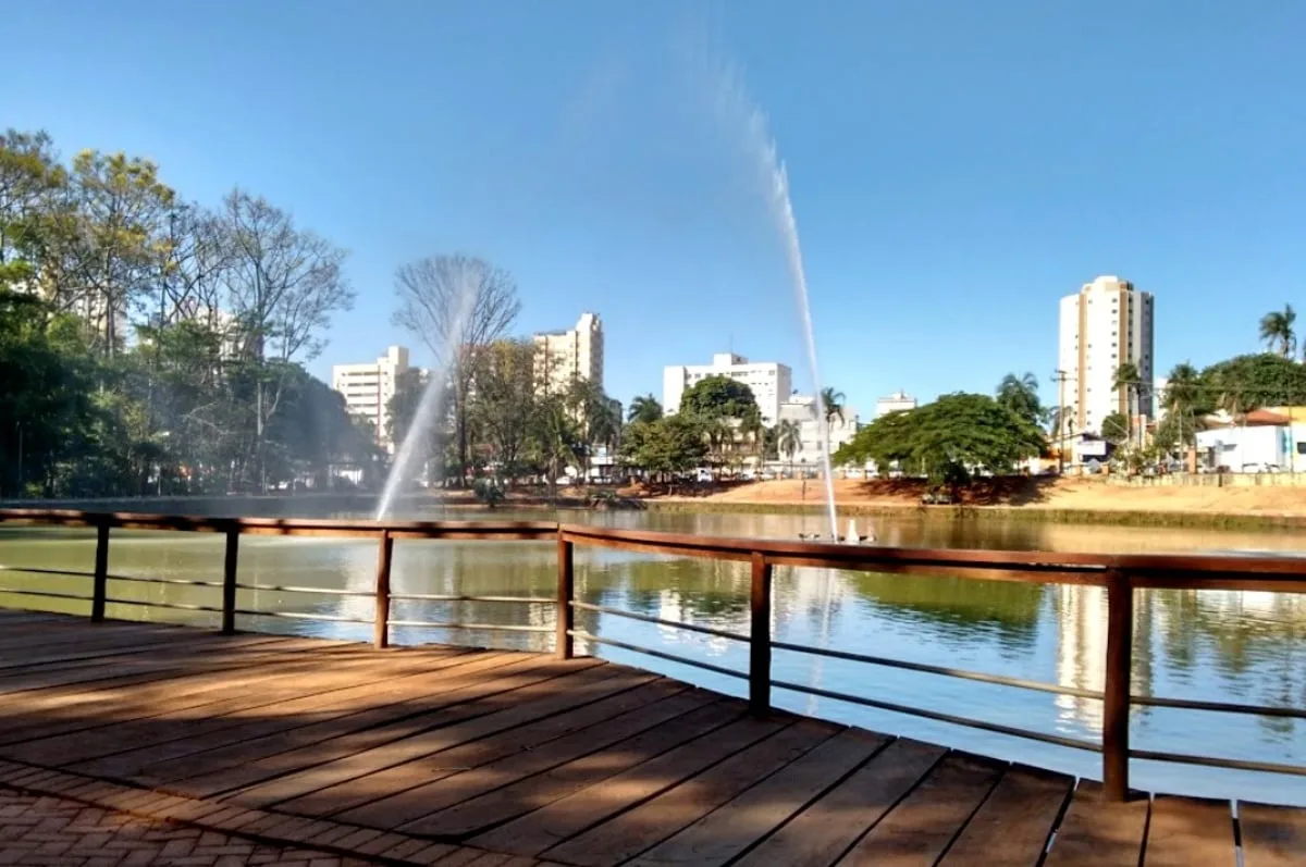 cantor-e-filho-unico:-quem-era-vitima-de-facadas-no-bosque-dos-buritis-em-goiania