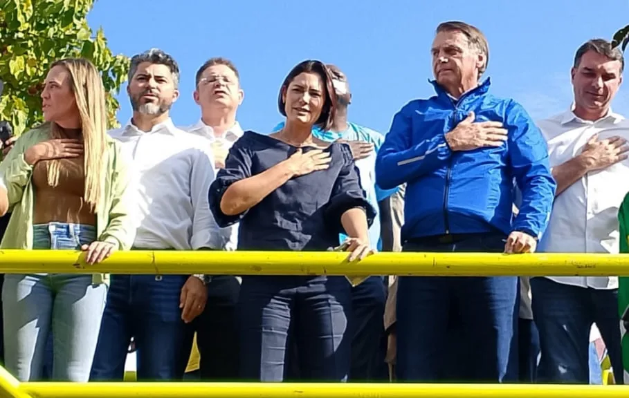 bolsonaro-lidera-motociata-em-carro-de-som,-mas-nao-discursa-durante-evento-em-brasilia 