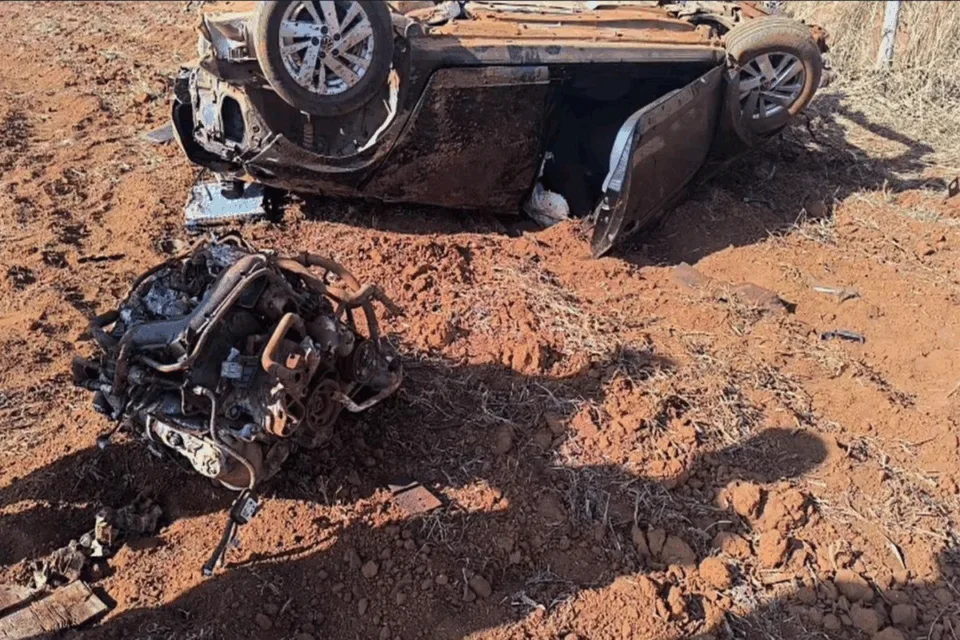 pericia-investiga-dinamica-de-acidente-entre-viatura-policial,-carro-e-caminhao-na-go-330