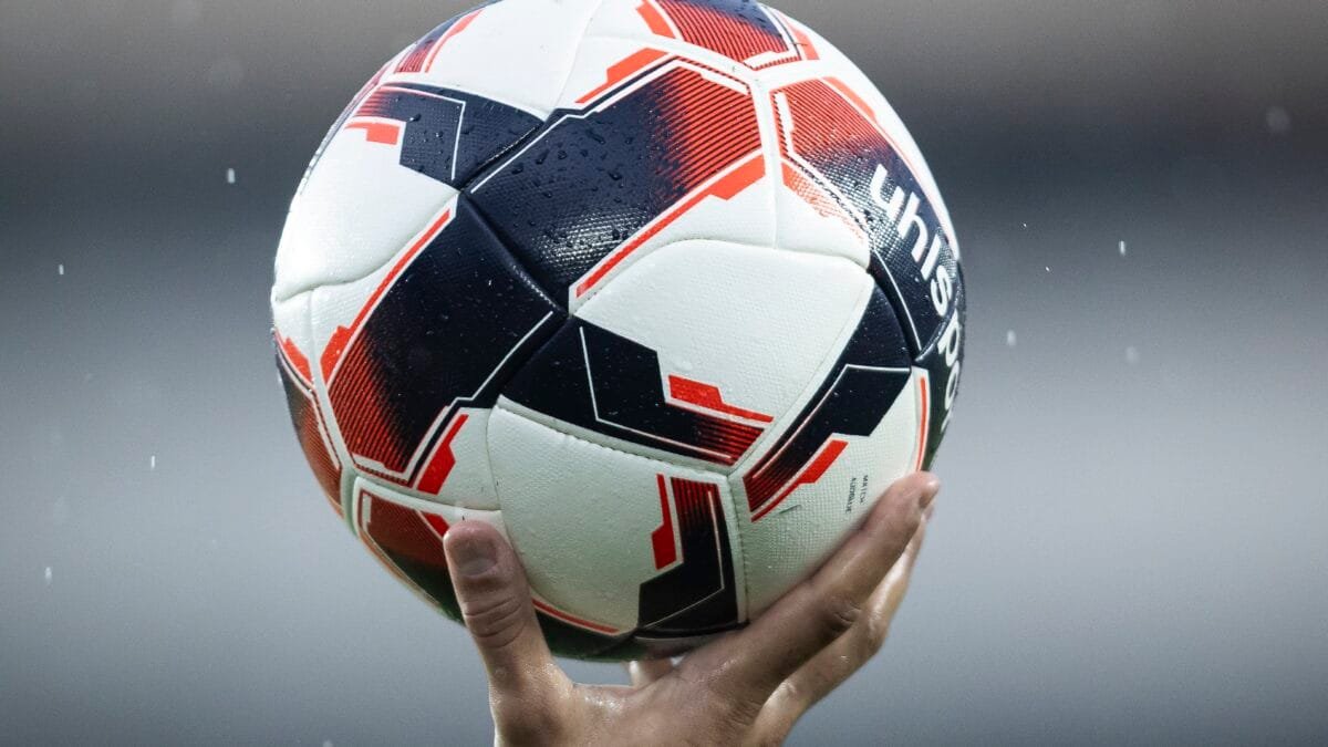 futebol-entra-no-orcamento-fixo-dos-brasileiros-e-camisas-lideram-os-gastos