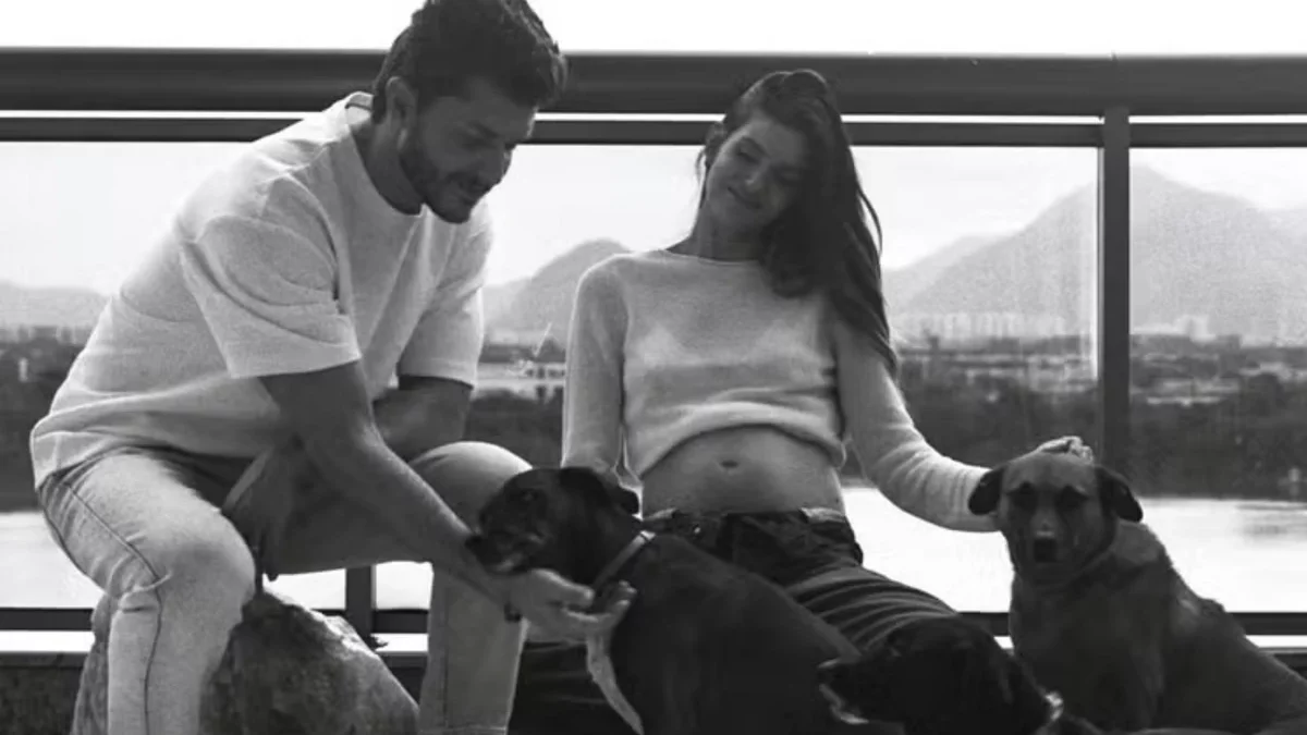 camila-queiroz-e-klebber-toledo-anunciam-que-estao-esperando-o-primeiro-filho