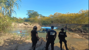 Inicio 86 policia-flagra-extracao-ilegal-de-areia-e-desmatamento-em-niquelandia