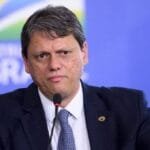 jornal-diz-que-tarcisio-tenta-ajudar-“fuga”-de-bolsonaro-para-eua;-governador-nega