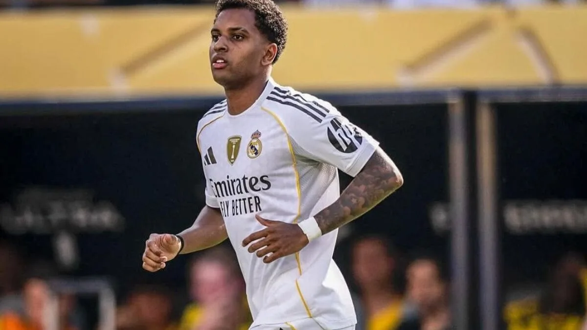 rodrygo-de-saida?-liverpool-se-junta-a-lista-de-clubes-interessados-em-tirar-brasileiro-do-real-madrid,-diz-jornal