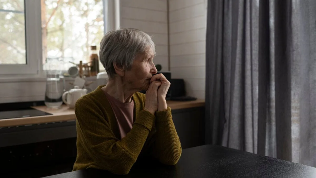 luziania:-golpista-engana-idosa-com-promessa-de-ajuda-e-causa-prejuizo-de-r$-21-mil