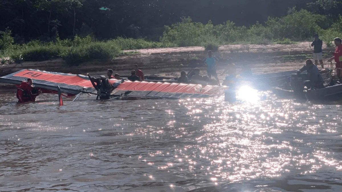 ultraleve-cai-apos-piloto-tentar-manobra-em-baixa-altitude-no-rio-araguaia