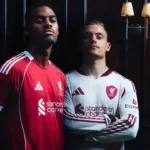 apos-troca-de-fornecedor-de-material-esportivo,-liverpool-apresenta-seus-novos-uniformes