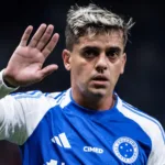 fagner,-do-cruzeiro,-sofre-fratura-na-fibula-da-perna-direita-apos-entrada-de-william-pottker