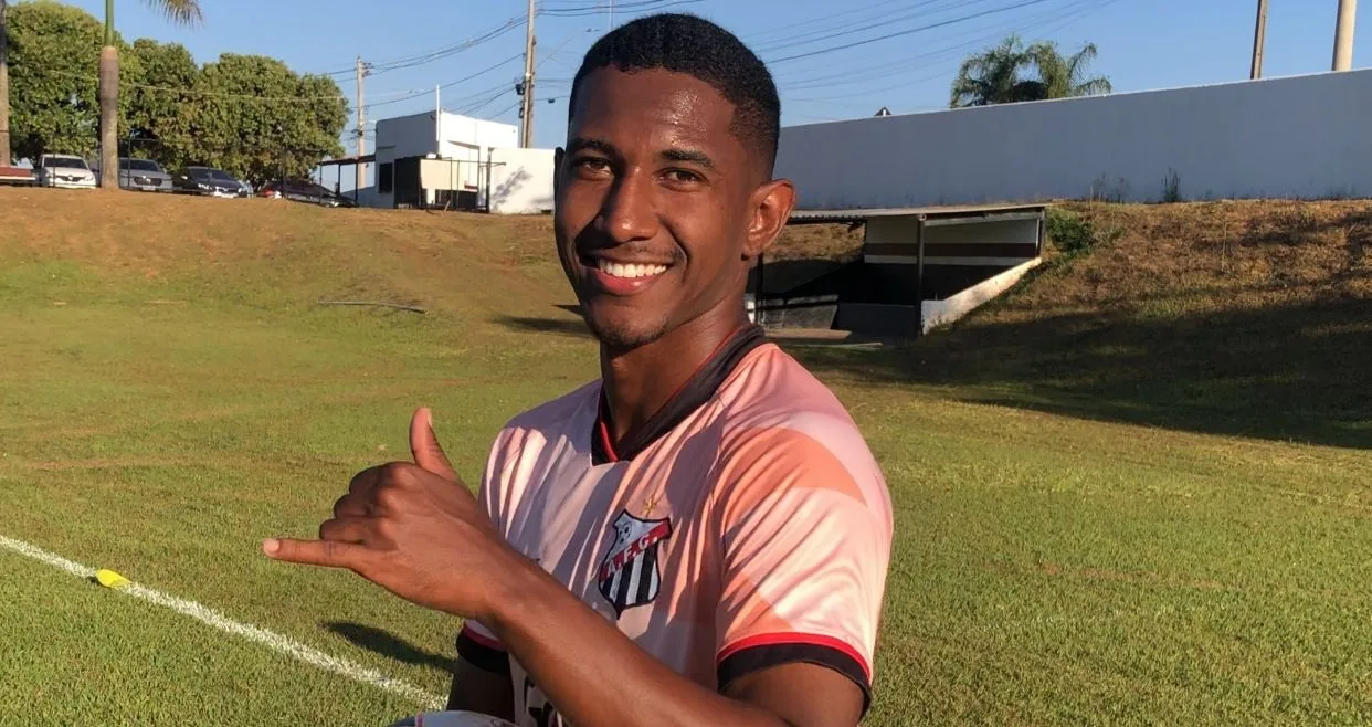 anapolis-anuncia-a-contratacao-do-lateral-direito-luan-sales