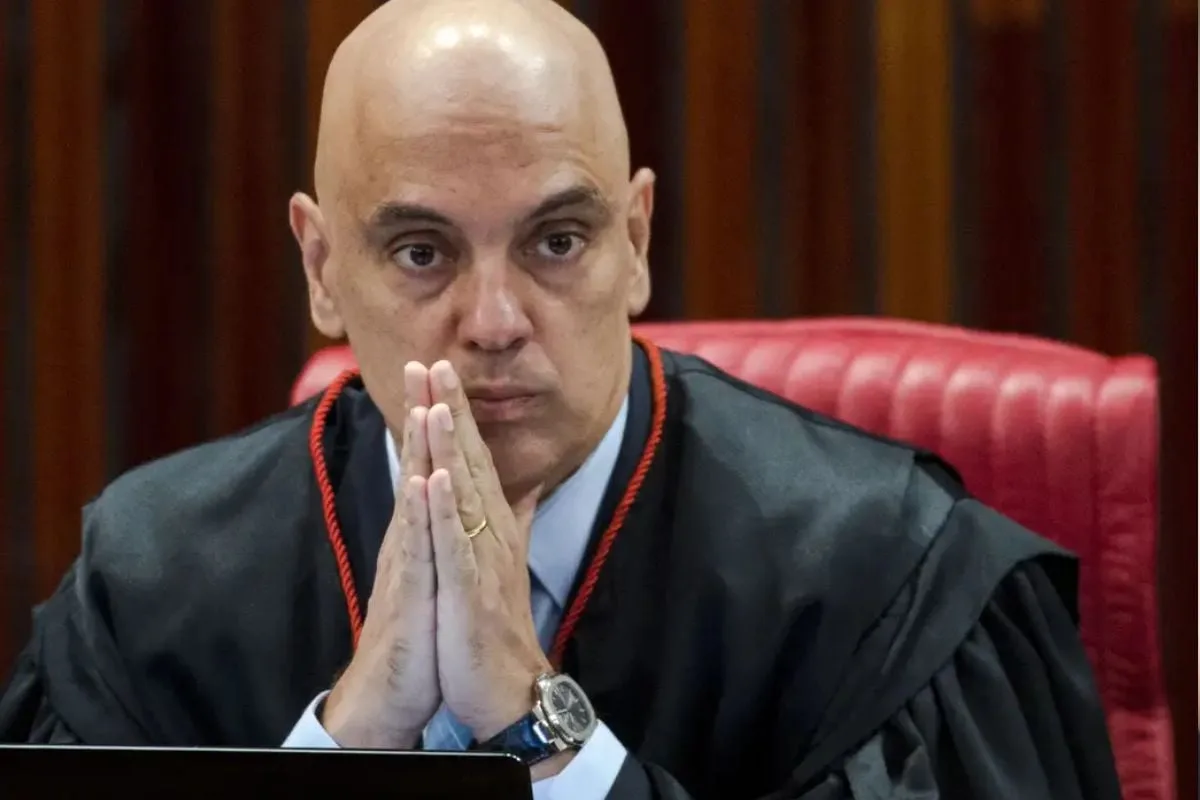 moraes-volta-a-cometer-erros-de-portugues-em-despacho-contra-bolsonaro