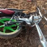 caiaponia:-acidente-deixa-2-mortos,-moto-partida-ao-meio-e-carro-em-chamas-na-go-220