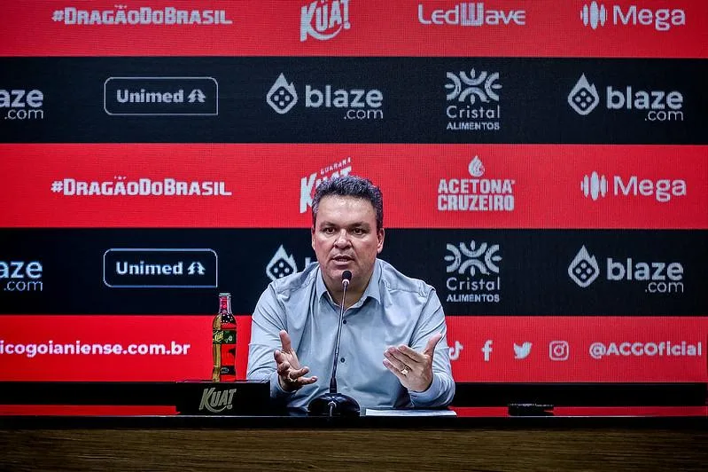 mesmo-distante-do-g-4-e-perto-do-z-4,-adson-mantem-confianca-no-atletico-go