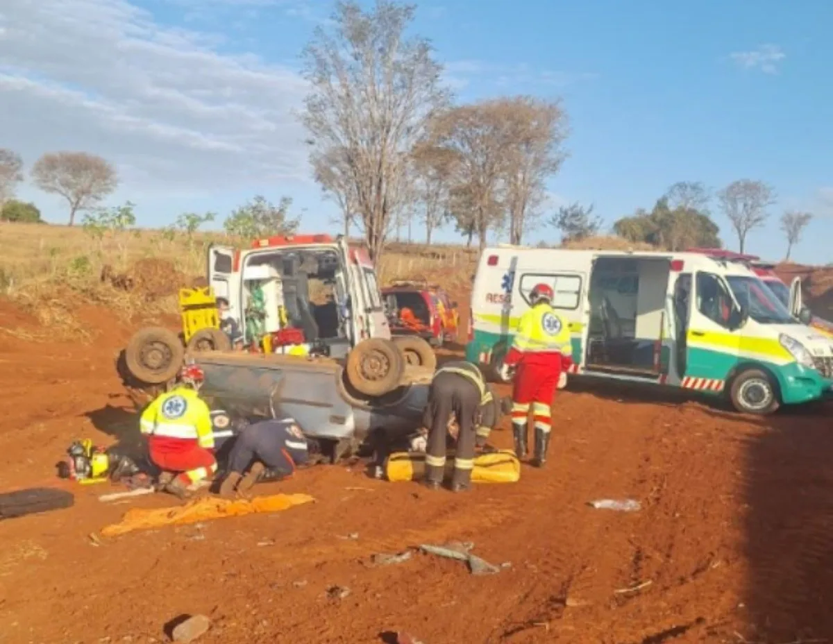 irmaos-morrem-apos-carro-capotar-na-br-153,-em-rialma