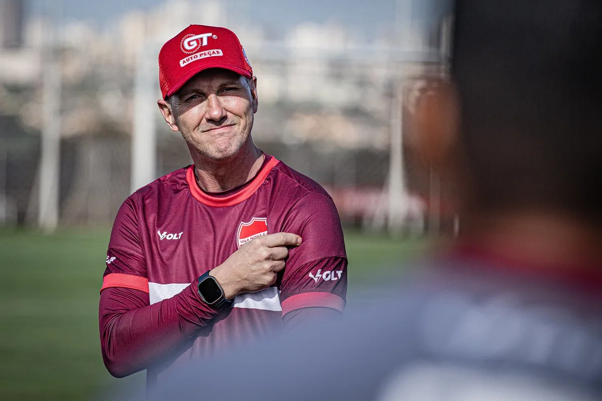 em-sua-chegada,-paulo-turra-afirma-que-o-grande-objetivo-no-vila-nova-e-o-acesso