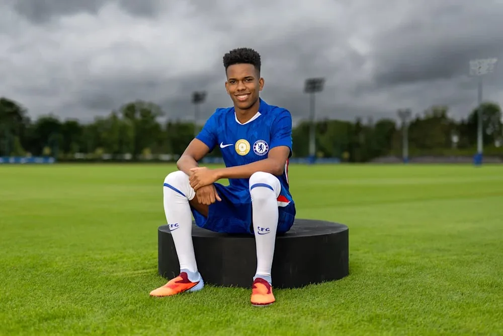 estevao-e-oficialmente-apresentado-pelo-chelsea