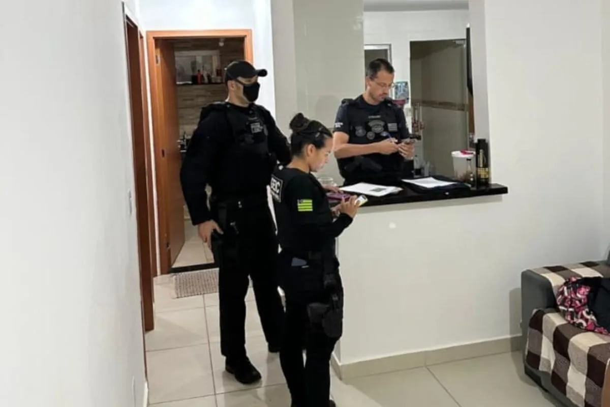 policia-apreende-celular-em-operacao-contra-o-“golpe-do-achadinho”,-em-aguas-lindas