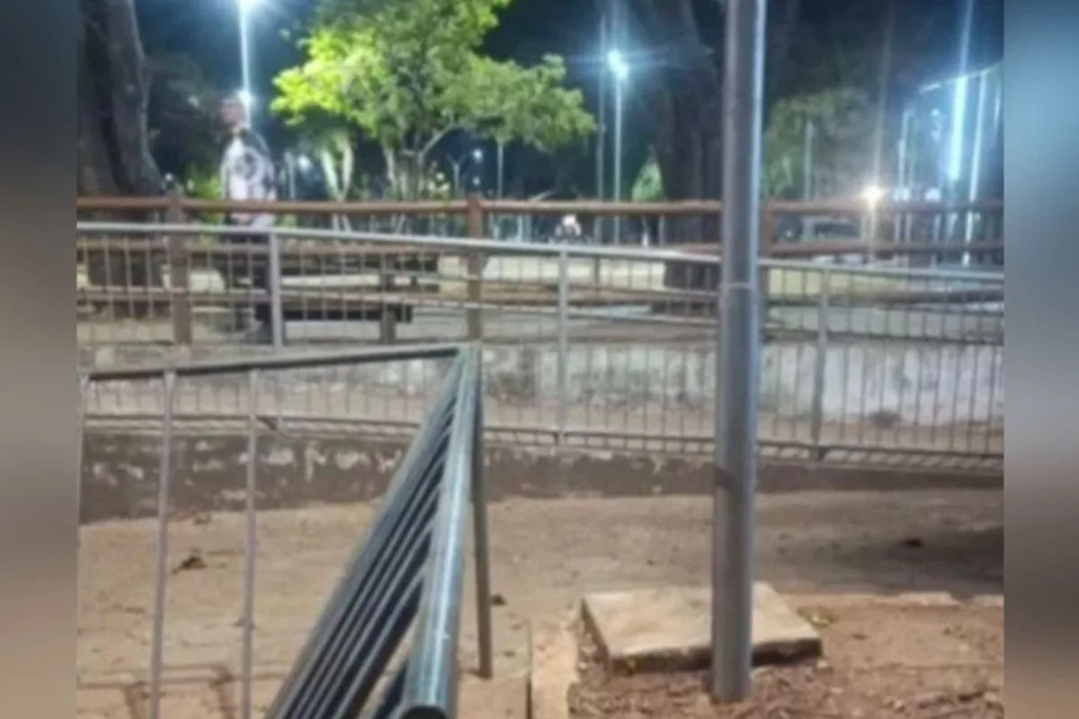 menino-de-10-anos-leva-choque-ao-encostar-em-poste-de-iluminacao-em-anapolis