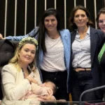 deputado-aciona-o-conselho-tutelar-apos-bolsonarista-levar-bebe-para-ocupacao-da-camara