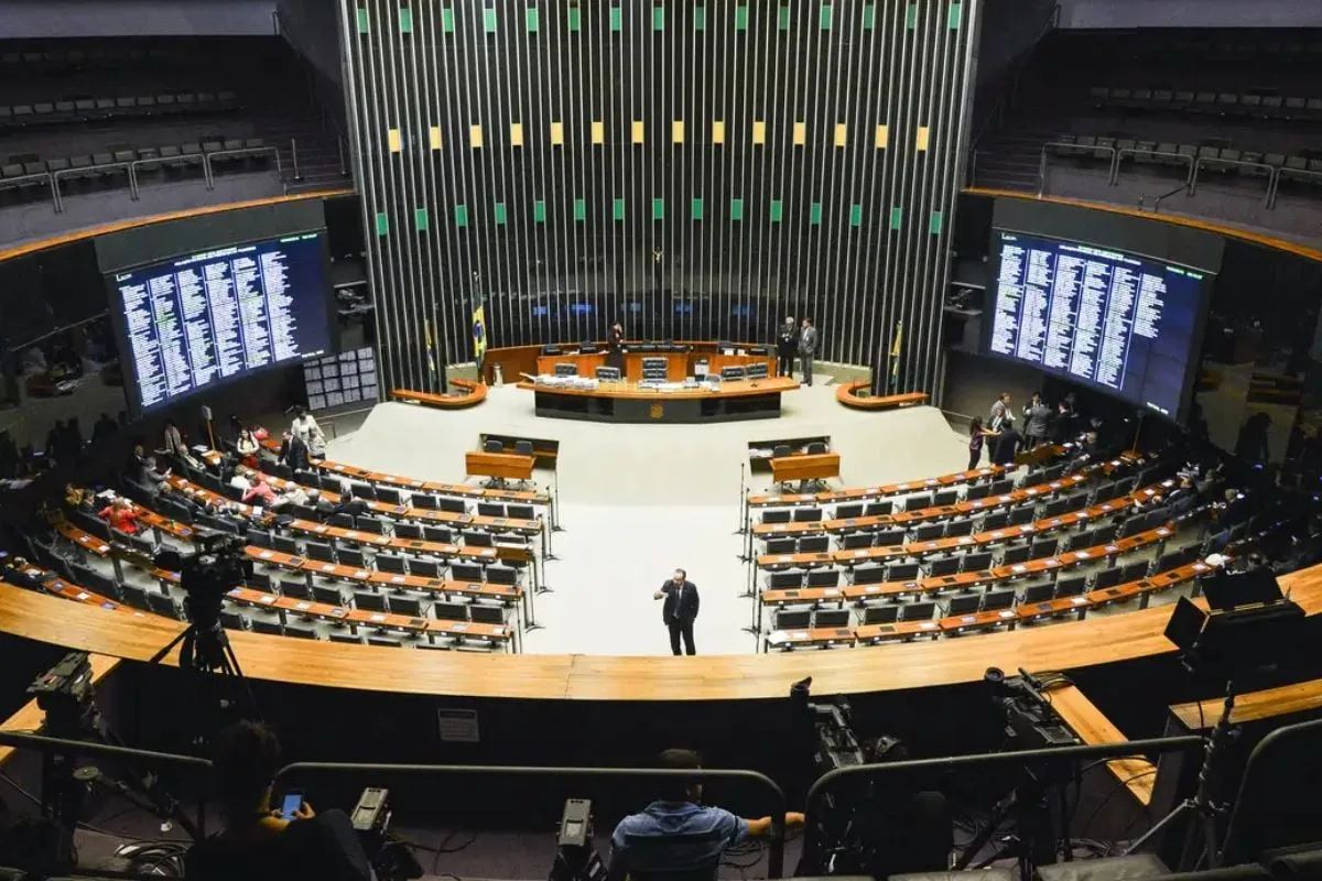 congresso-avalia-tirar-do-stf-processos-contra-deputados-e-senadores