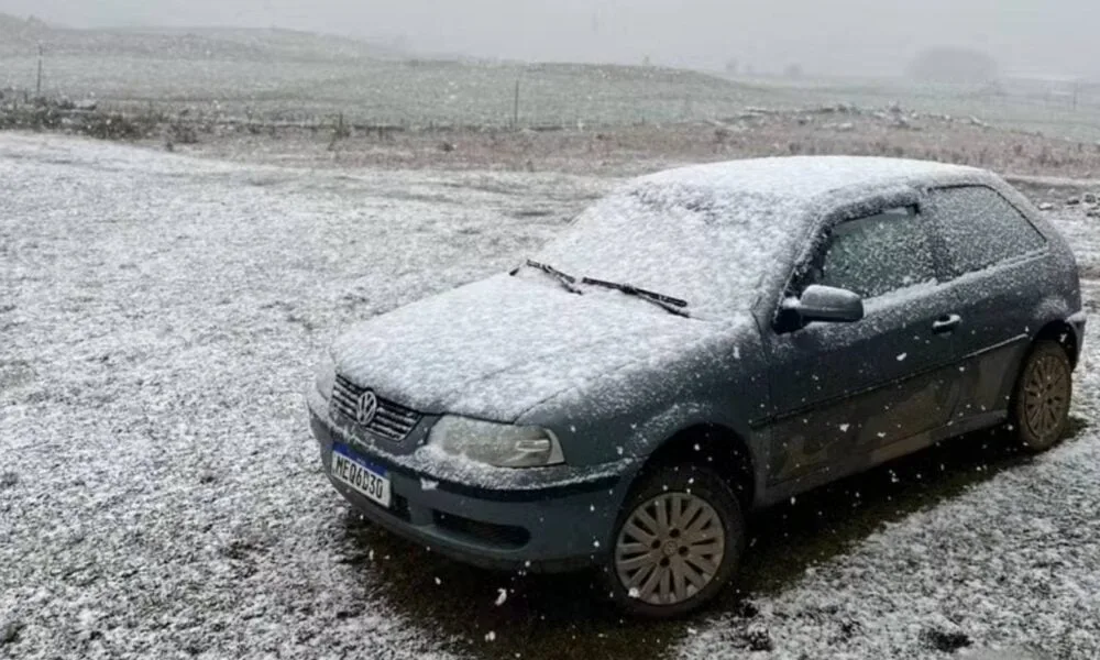 neve-intensa-cobre-serra-do-rs-com-minimas-de-0,4oc-em-sao-jose-dos-ausentes