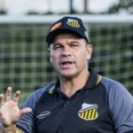 vila-nova-anuncia-retorno-do-tecnico-umberto-louzer