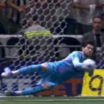 rossi-vira-heroi-e-gigante-nos-penaltis,-flamengo-elimina-estudiantes-e-avanca-a-semifinal-da-libertadores-2025