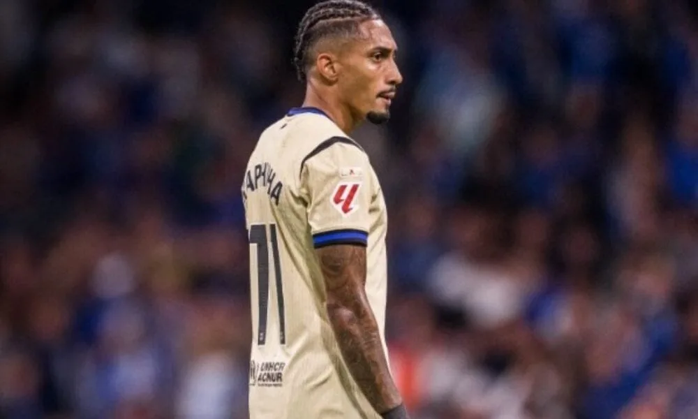 raphinha-sofre-lesao-e-desfalca-barcelona-em-confronto-decisivo-contra-psg-na-champions