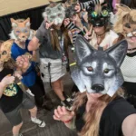 therians:-entenda-a-comunidade-de-pessoas-que-se-identificam-e-vivem-como-animais